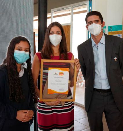 Directora DaleProfe recibe Premio